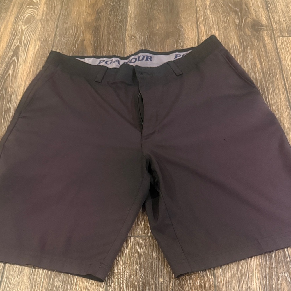 PGA Tour Men's black Athletic Shorts size 34